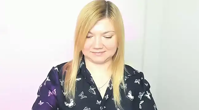 Snapshot of Lola_moree chatting on March 2025 03:22:02 PM Lola moree online show from March 2025 03:22:02 PM