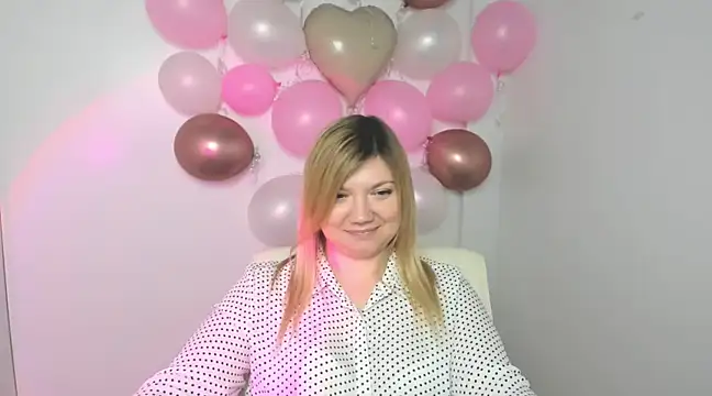 Snapshot of Lola_moree chatting on February 2025 03:52:01 PM Lola moree online show from February 2025 03:52:01 PM