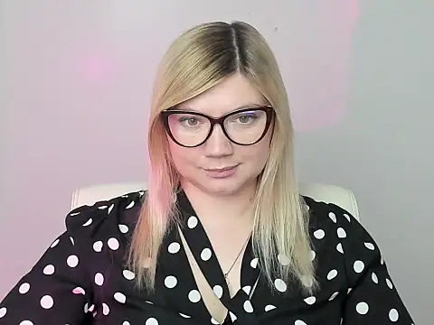 Snapshot of Lola_moree chatting on October 2025 12:50:02 PM Lola moree online show from October 2025 12:50:02 PM