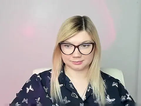 Snapshot of Lola_moree chatting on November 2025 12:53:02 PM Lola moree online show from November 2025 12:53:02 PM