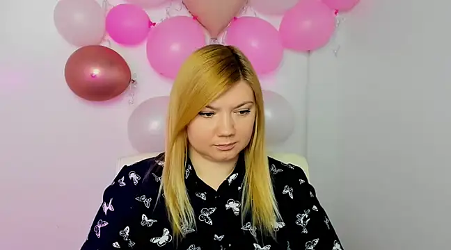 Snapshot of Lola_moree chatting on February 2025 12:38:01 PM Lola moree online show from February 2025 12:38:01 PM