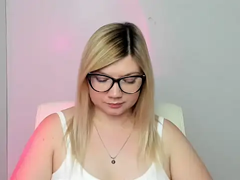 Snapshot of Lola_moree chatting on September 2025 11:52:01 AM Lola moree online show from September 2025 11:52:01 AM