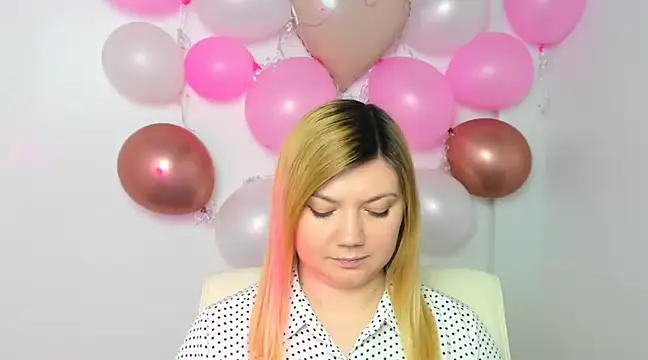 Snapshot of Lola_moree chatting on February 2025 12:44:02 PM Lola moree online show from February 2025 12:44:02 PM