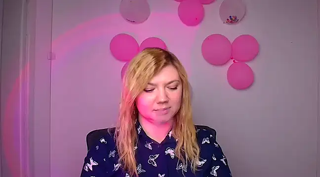 Snapshot of Lola_moree chatting on February 2025 12:38:01 PM Lola moree online show from February 2025 12:38:01 PM