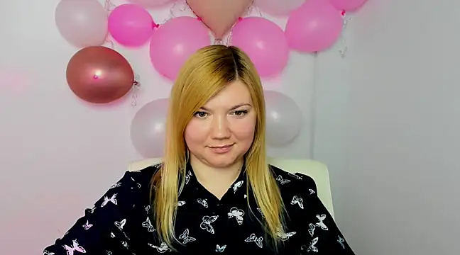 Snapshot of Lola_moree chatting on February 2025 03:42:01 PM Lola moree online show from February 2025 03:42:01 PM