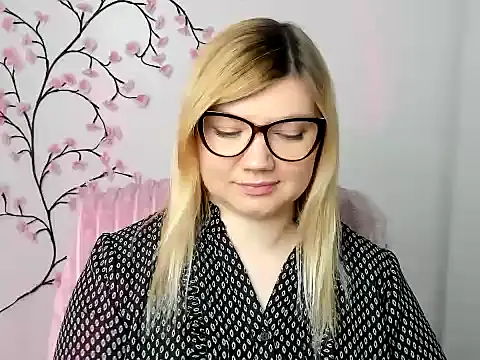 Snapshot of Lola_moree chatting on December 2025 12:44:02 PM Lola moree online show from December 2025 12:44:02 PM