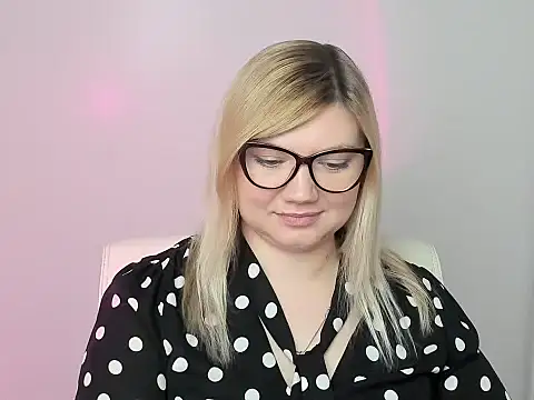 Snapshot of Lola_moree chatting on October 2025 12:48:01 PM Lola moree online show from October 2025 12:48:01 PM