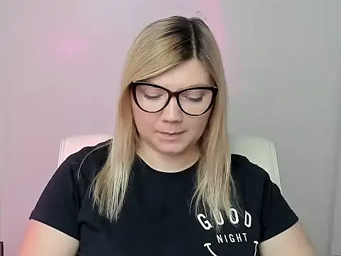 Snapshot of Lola_moree chatting on September 2025 11:49:02 AM Lola moree online show from September 2025 11:49:02 AM