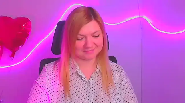 Snapshot of Lola_moree chatting on March 2025 12:17:01 PM Lola moree online show from March 2025 12:17:01 PM