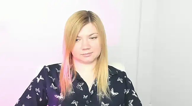 Snapshot of Lola_moree chatting on March 2025 12:17:02 PM Lola moree online show from March 2025 12:17:02 PM