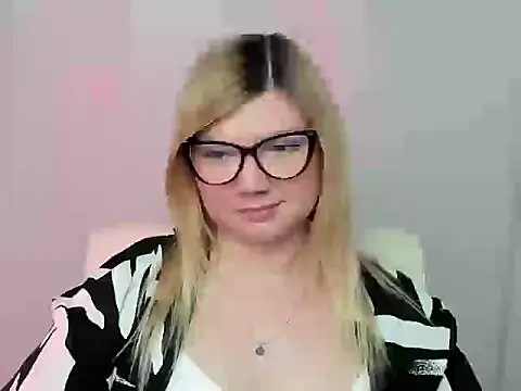 Snapshot of Lola_moree chatting on September 2025 11:26:01 AM Lola moree online show from September 2025 11:26:01 AM