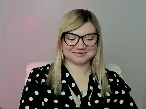 Snapshot of Lola_moree chatting on October 2025 05:46:01 PM Lola moree online show from October 2025 05:46:01 PM