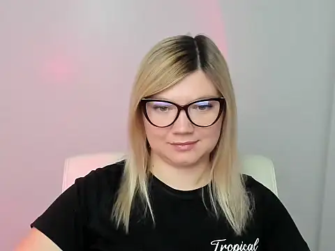 Snapshot of Lola_moree chatting on September 2025 05:36:01 AM Lola moree online show from September 2025 05:36:01 AM