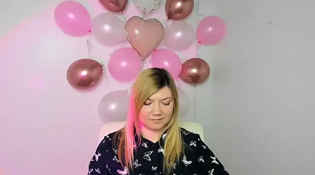 Snapshot of Lola_moree chatting on February 2025 03:49:01 PM Lola moree online show from February 2025 03:49:01 PM