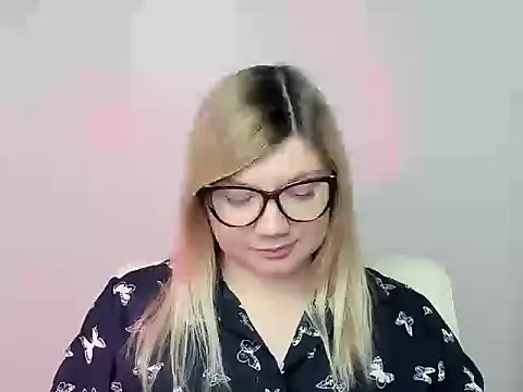 Snapshot of Lola_moree chatting on October 2025 11:44:01 AM Lola moree online show from October 2025 11:44:01 AM