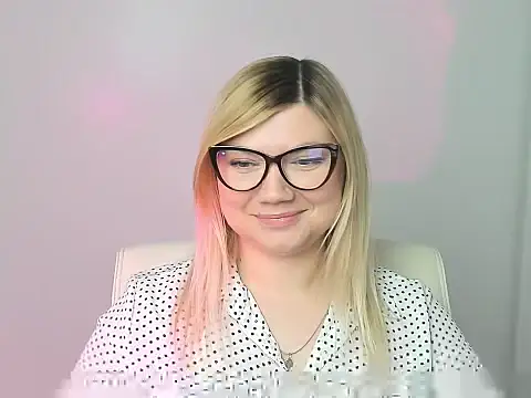 Snapshot of Lola_moree chatting on November 2025 12:53:01 PM Lola moree online show from November 2025 12:53:01 PM