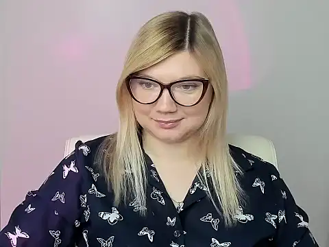 Snapshot of Lola_moree chatting on October 2025 12:49:02 PM Lola moree online show from October 2025 12:49:02 PM