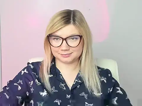 Snapshot of Lola_moree chatting on November 2025 01:05:01 PM Lola moree online show from November 2025 01:05:01 PM