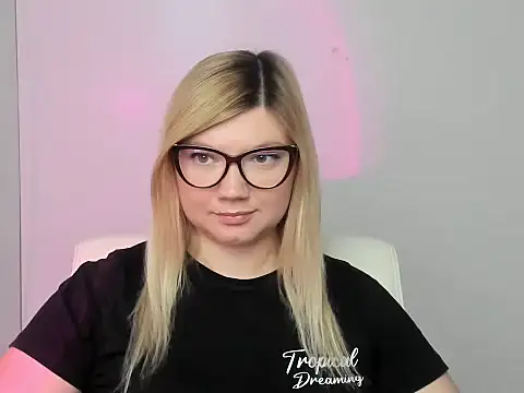 Snapshot of Lola_moree chatting on September 2025 11:32:01 AM Lola moree online show from September 2025 11:32:01 AM