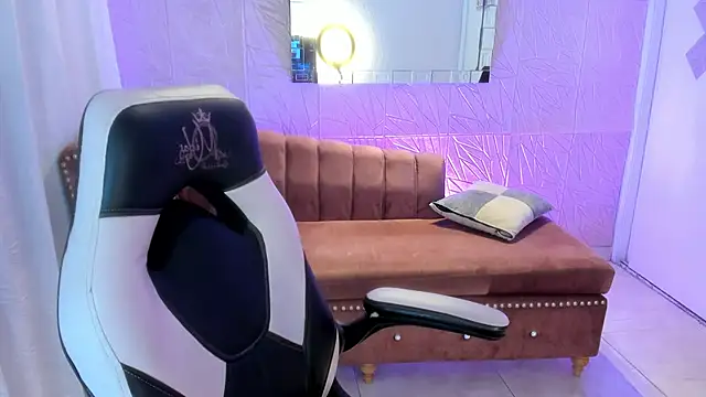 miss isabella m online show from June 2026 01:00:01 PM
