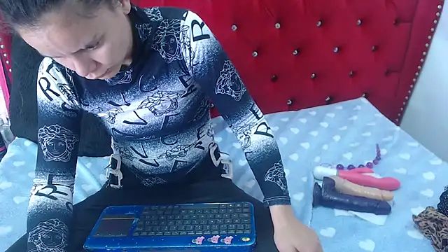 Snapshot of Ariasmithog chatting on November 2025 09:21:02 AM Ariasmithog online show from November 2025 09:21:02 AM