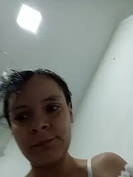 Ariasmithog online show from December 2025 11:05:01 PM