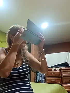 MaryLunna online show from March 2025 11:18:02 AM