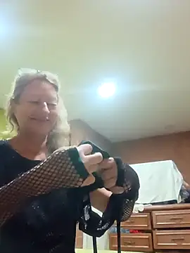 MaryLunna online show from March 2025 11:16:01 AM