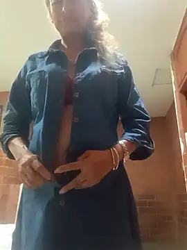 MaryLunna online show from March 2025 11:39:02 AM