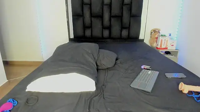 victoriacolin online show from November 2025 12:14:01 AM