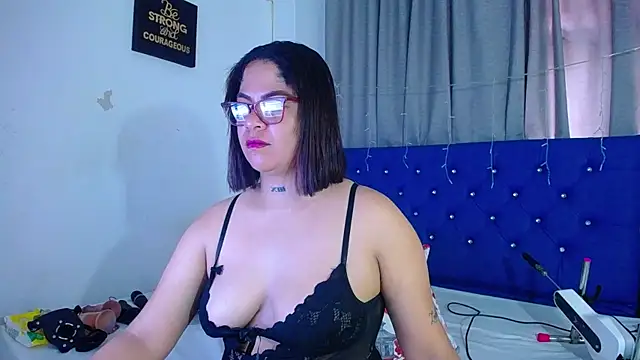 hornny cougar online show from April 2026 06:10:02 PM