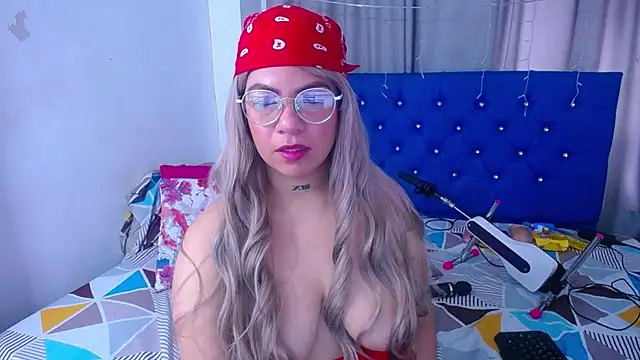 hornny cougar online show from November 2025 06:02:01 PM