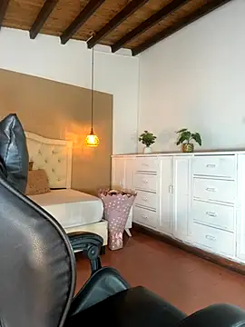 Hadley  online show from October 2025 04:11:01 AM