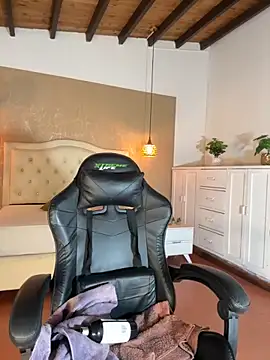 Hadley  online show from November 2025 12:25:01 AM