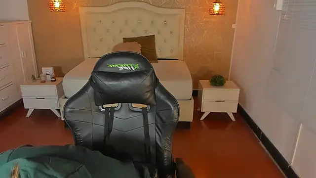 Hadley  online show from November 2025 03:44:01 AM