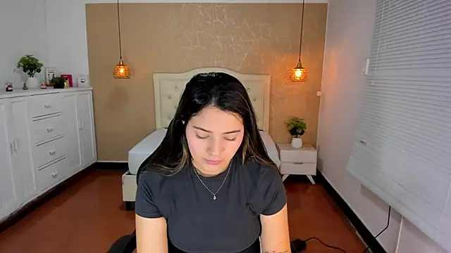 Snapshot of Hadley_ chatting on April 2026 03:00:01 AM Hadley online show from April 2026 03:00:01 AM