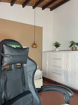 Hadley  online show from October 2025 03:49:01 AM