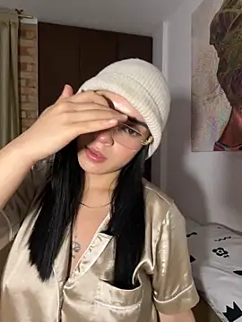 eileensophi online show from October 2025 06:01:01 AM