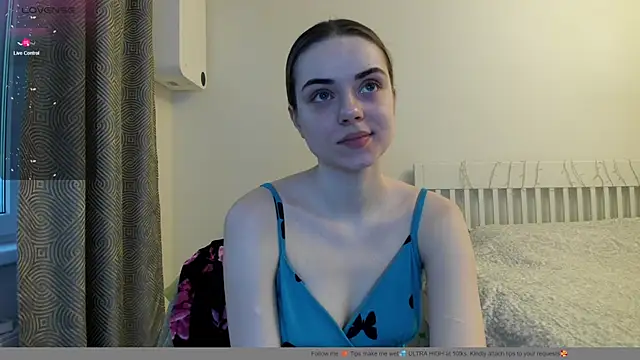 Snapshot of Hustle_Babyy chatting on December 2025 12:55:01 PM Hustle Babyy online show from December 2025 12:55:01 PM