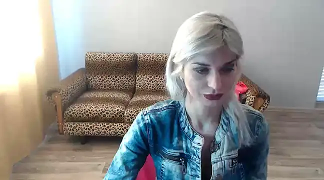 Snapshot of SexyBeatriice chatting on February 2025 07:11:02 AM SexyBeatriice online show from February 2025 07:11:02 AM