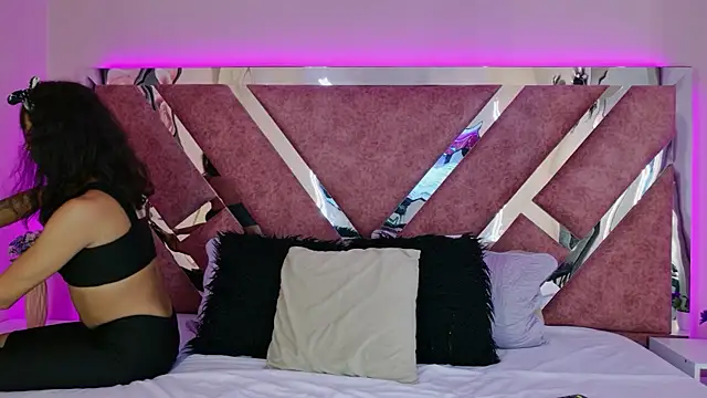 AliDiaz  online show from April 2026 07:15:02 PM