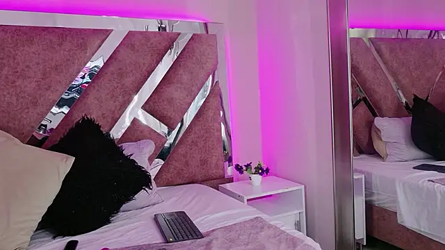 AliDiaz  online show from April 2026 06:44:02 PM