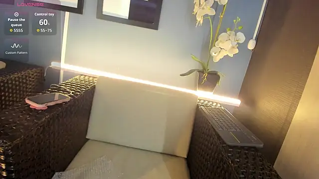 AliDiaz  online show from November 2025 07:47:02 PM