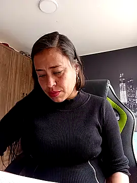 Snapshot of kamila_lovee chatting on October 2025 04:58:02 PM kamila lovee online show from October 2025 04:58:02 PM