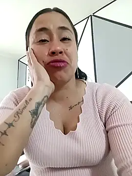 Snapshot of kamila_lovee chatting on September 2025 04:42:01 PM kamila lovee online show from September 2025 04:42:01 PM