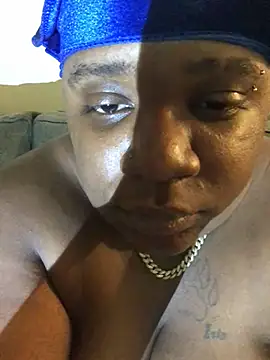 Snapshot of tiptrx chatting on February 2025 02:03:02 AM tiptrx online show from February 2025 02:03:02 AM