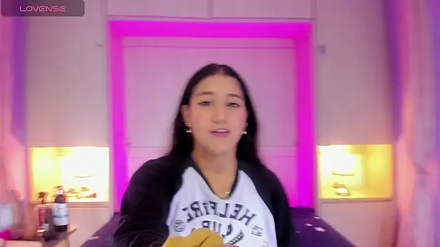Snapshot of CandyyMaria chatting on May 2026 08:11:02 PM CandyyMaria online show from May 2026 08:11:02 PM