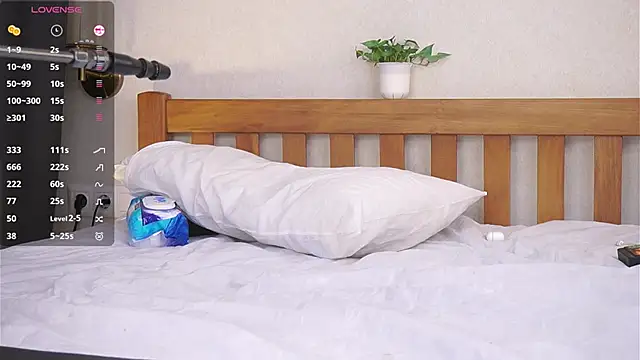 OdetteAven online show from November 2025 04:07:01 PM