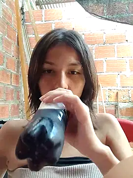 Maiden-Hot online show from October 2025 06:53:01 PM