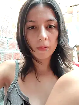 Maiden-Hot online show from November 2025 07:18:02 PM